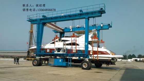 Pendant Control 37KW Yacht Lifting Crane 20 Tons For Houseboat